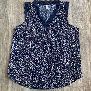 Floral sleeveless blouse with lace accents